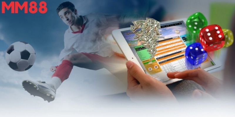 Một người đang so sánh các tỷ lệ cược hiển thị trên màn hình